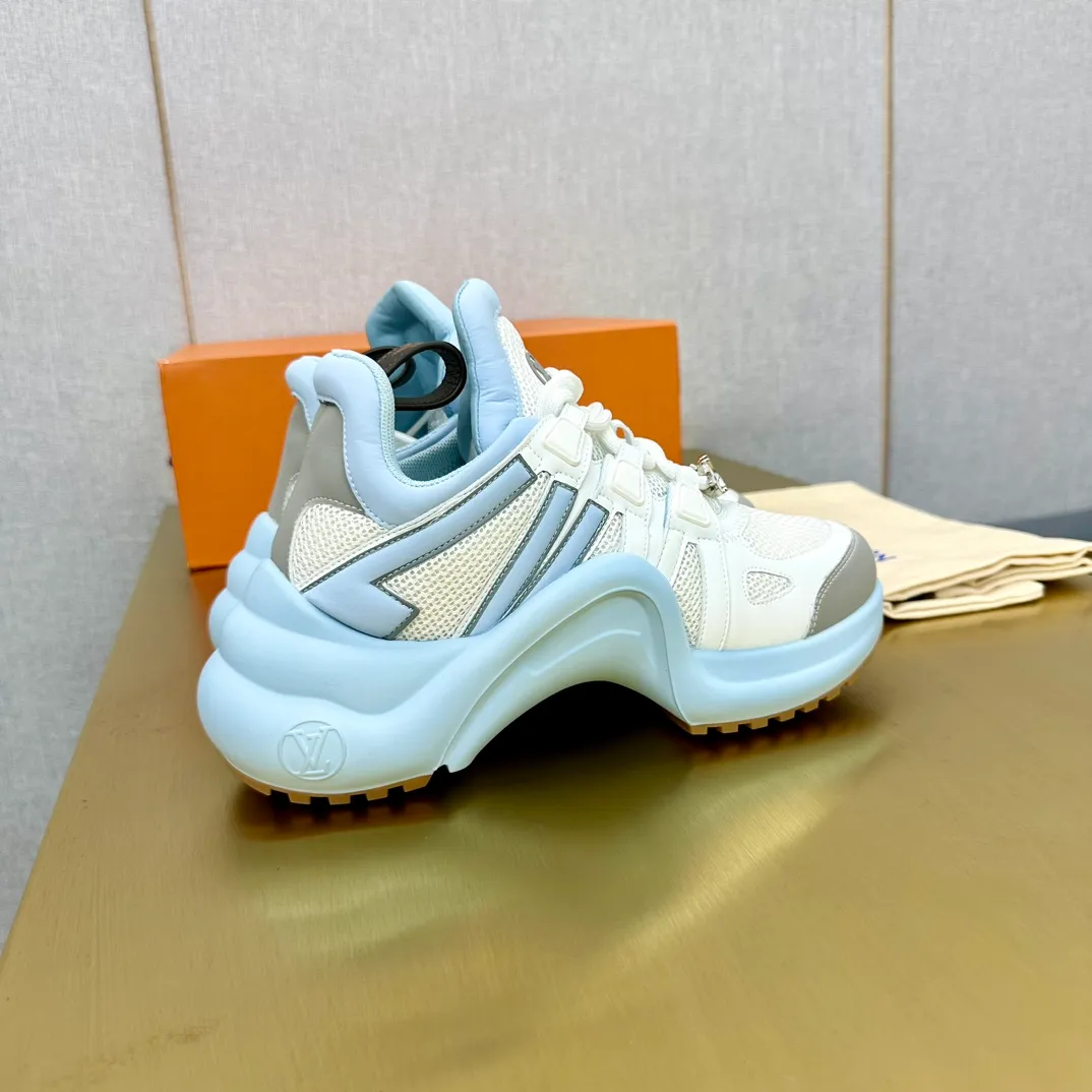 👟👟Ex-factory price 760👟👟LV donkey brand casual sports dad shoes. The bold and avant-garde design➕the distinctive wavy outsole is charming in the entire fashion circle. It is synonymous with new trends and trends. It is to be called the coolest casual sports shoe in history. Whoever wears it will become the most handsome person who turns heads. The height of the heel is about 5.5cm, and the heel is about 8mm.  🌸Imported fabrics🐂leather➕Imported🐐leather➕Imported T👟👟Ex-factory price U splicing 🌸Inner lining imported mesh fabric➕Cowhide lining Outsole vacuum foaming and T👟👟Ex-factory price U combination 🌸 Size women's size 35-41